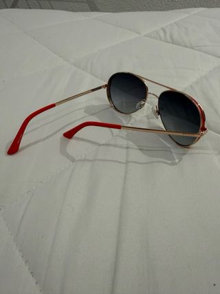 Occhiali da sole Guess dorati da donna