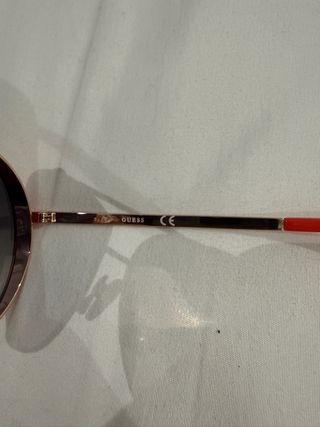 Occhiali da sole Guess dorati da donna