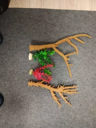 Decoración acuario ramas y plantas artificiales