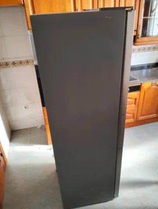 Frigorífico metálico.Solo venta en persona.tlf. 66
