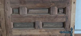Puerta madera antigua tallada