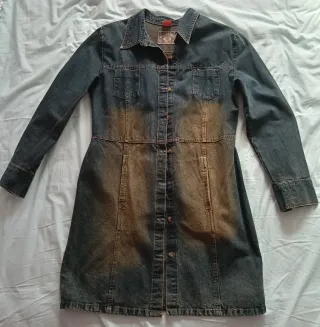 Abrigo vaquero desgastado