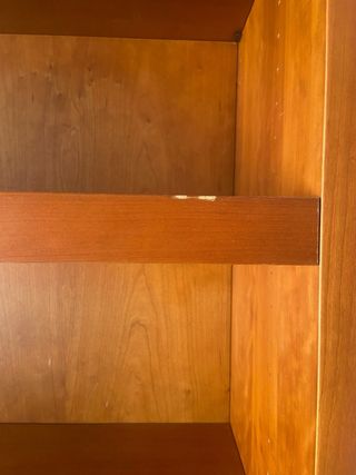 Estantería de madera maciza