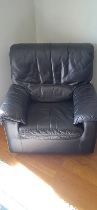 Sillón de cuero negro