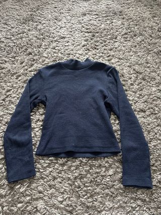 Top azul marino cuello alto manga larga