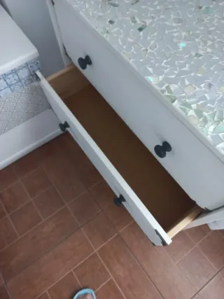 Cajonera de madera con mosaico