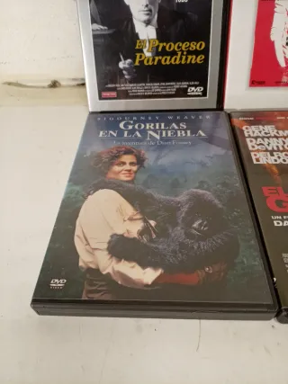 4 Películas DVD (Alfred Hitchcock, Gorilas en la N