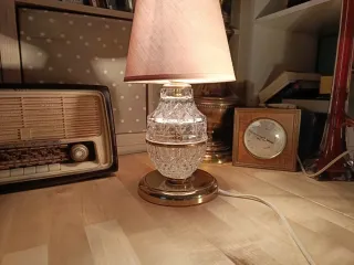 Lámpara de cristal tallado dorada