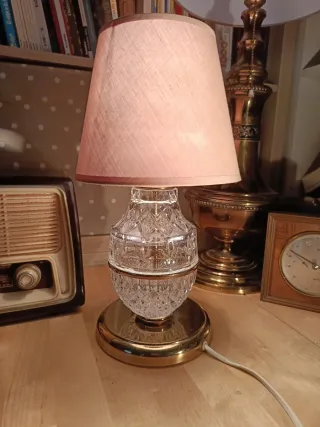 Lámpara de cristal tallado dorada