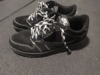 Jordan 1 x Travis Scott pirate black