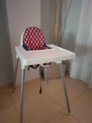Trona bebé Ikea con cojín estampado