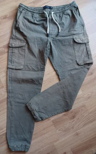 Pantalón cargo de chico. Color degradado hippie