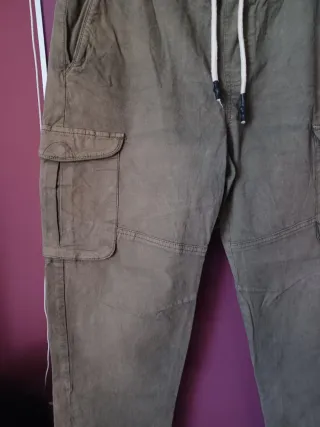 Pantalón cargo de chico. Color degradado hippie