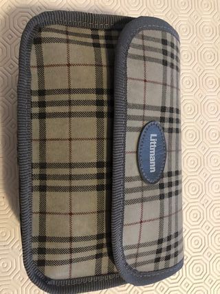 Sfigmomanometro con bracciale e pera