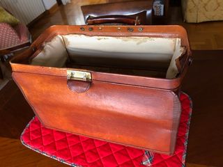 Sfigmomanometro con bracciale e pera