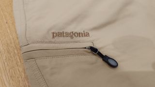 Pantalón trekking Patagonia beige