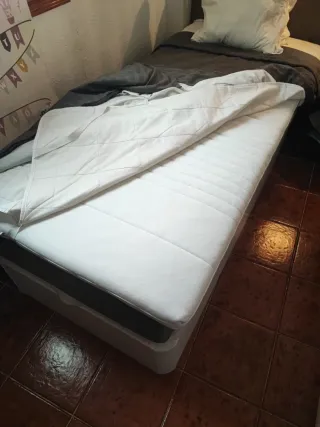 Conjunto colchón, sobrecolchón, canapé y cabecero.