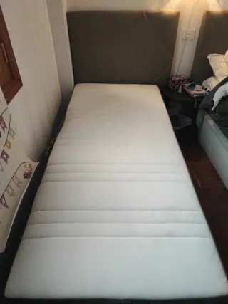 Conjunto colchón, sobrecolchón, canapé y cabecero.