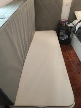 Conjunto colchón, sobrecolchón, canapé y cabecero.