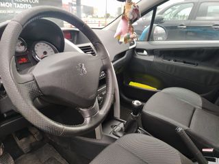 Peugeot 207 2012