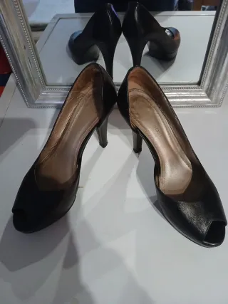 Zapatos de tacón SARA BOSI negros