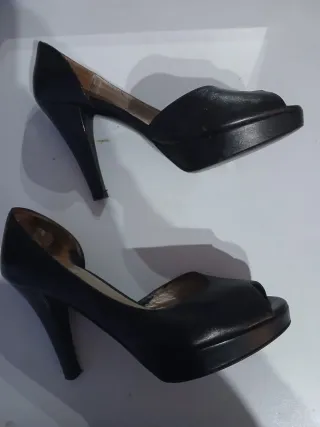 Zapatos de tacón SARA BOSI negros