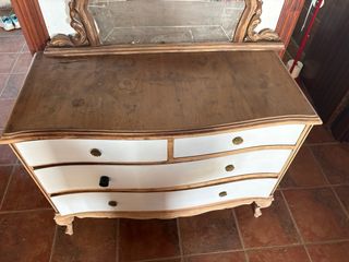 Cómoda vintage con espejo