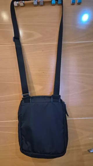 Bolso bandolera Mandarina Duck negro