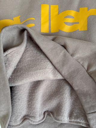 Sudadera con estampado urbano