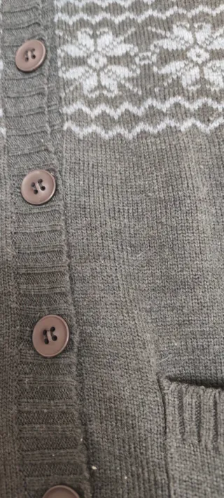 Chaqueta de punto con capucha y pelo