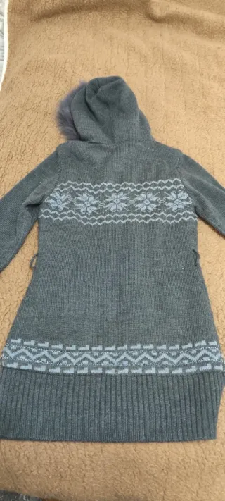 Chaqueta de punto con capucha y pelo