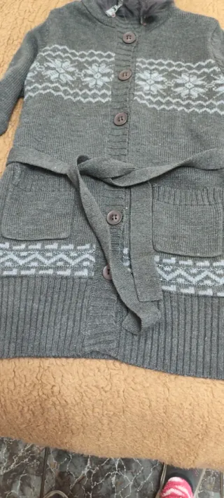 Chaqueta de punto con capucha y pelo