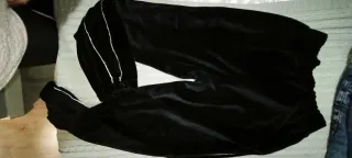 Pantalón de chándal Bershka terciopelo negro