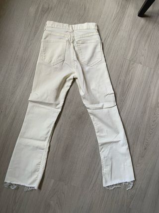 Pantalón Zara beige flare roto