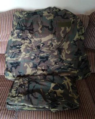 Traje de tormenta camuflaje boscoso
