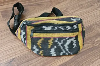 Riñonera étnica con cremalleras