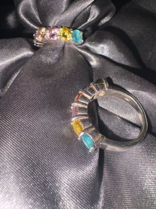 Precioso Anillo Arcoíris Multicolor con Piedras