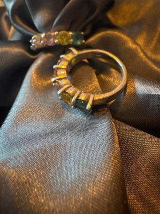 Precioso Anillo Arcoíris Multicolor con Piedras