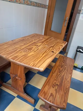 Mesa y 2 bancos madera maciza