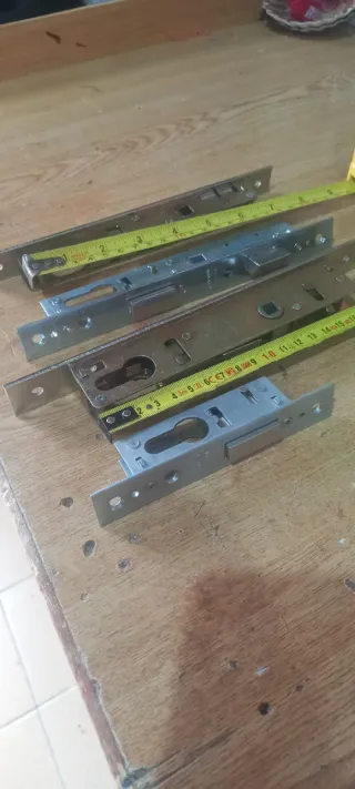 Cerraduras de embutir metálicas