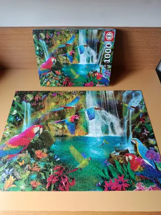 Puzzle 1000 Piezas Loros y Cascada