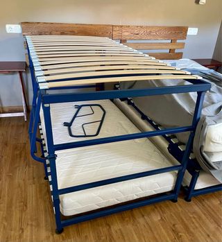 Litera metálica plegable azul. 3 uds. disponibles