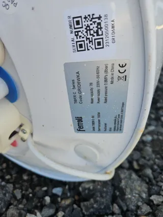 Termo eléctrico Ferroli 80L esta muy bien Funcióna