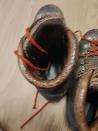 Botas de montaña piel antiguas