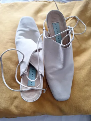 Zapatos destalonados tacón atados beige