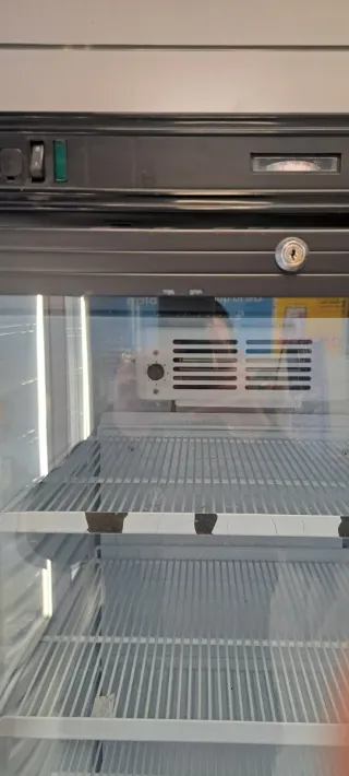 Nevera expositora vertical