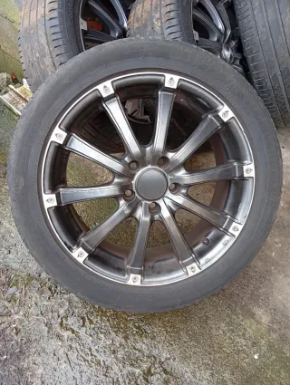 Llantas de aleación de 17"con neumáticos grupo VAG