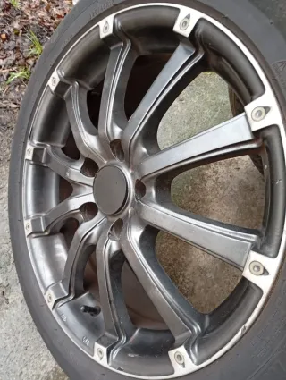 Llantas de aleación de 17"con neumáticos grupo VAG