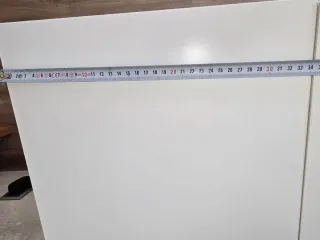 Escritorio con cajonera adicional y silla con rued