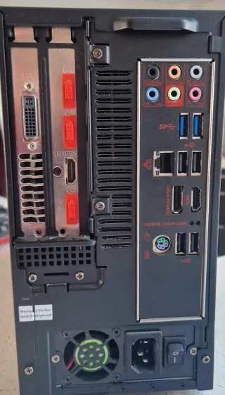 Computer desktop MSI nero/rosso